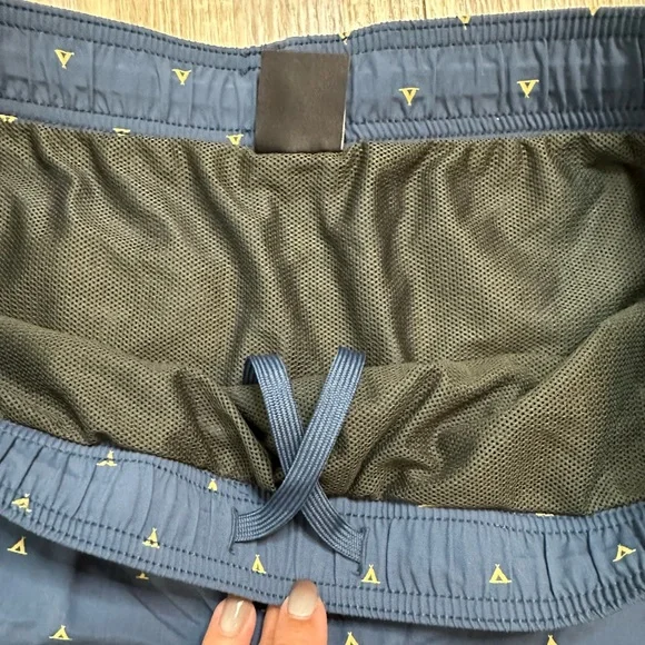 The North Face Flashdry Board Shorts with Lining, Size Large - Picture 3 of 9